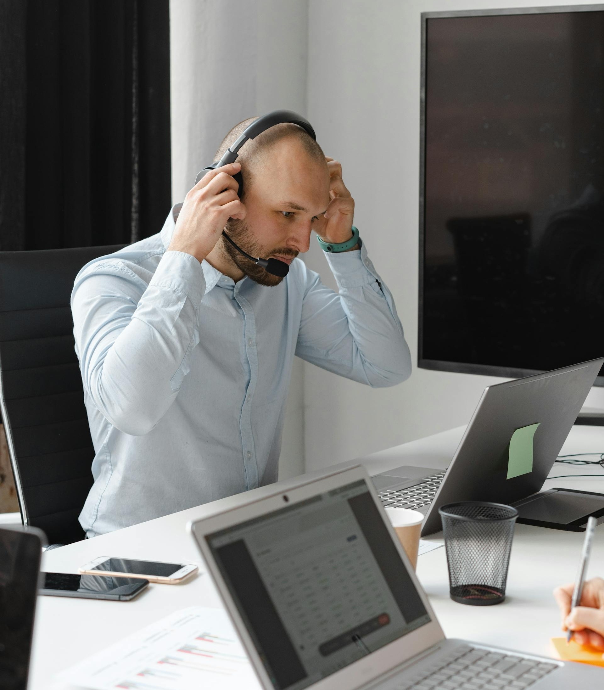 Profissional de TI trabalhando